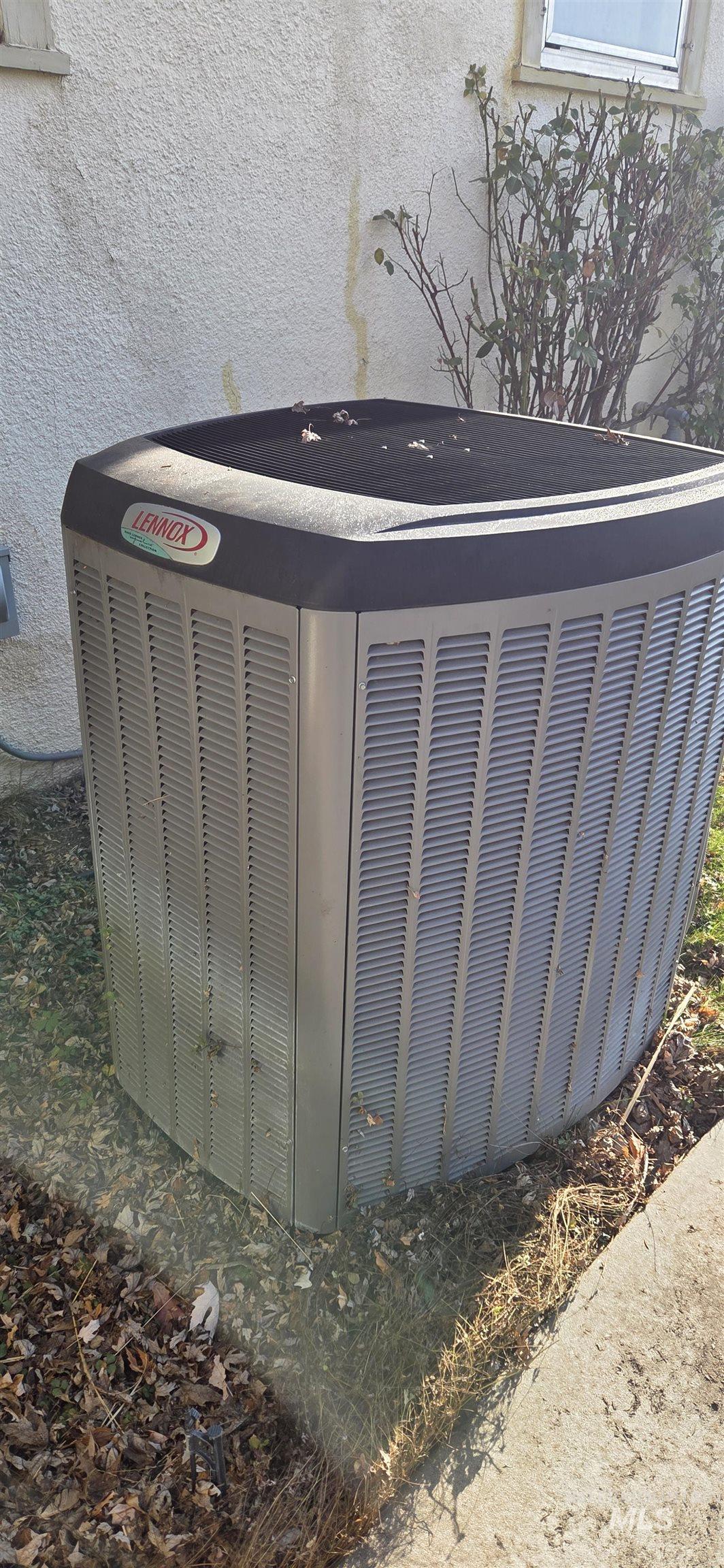 2305 South Gekeler Lane Boise, ID 83706 - Photo 27 of 33 Exterior view of stucco siding
