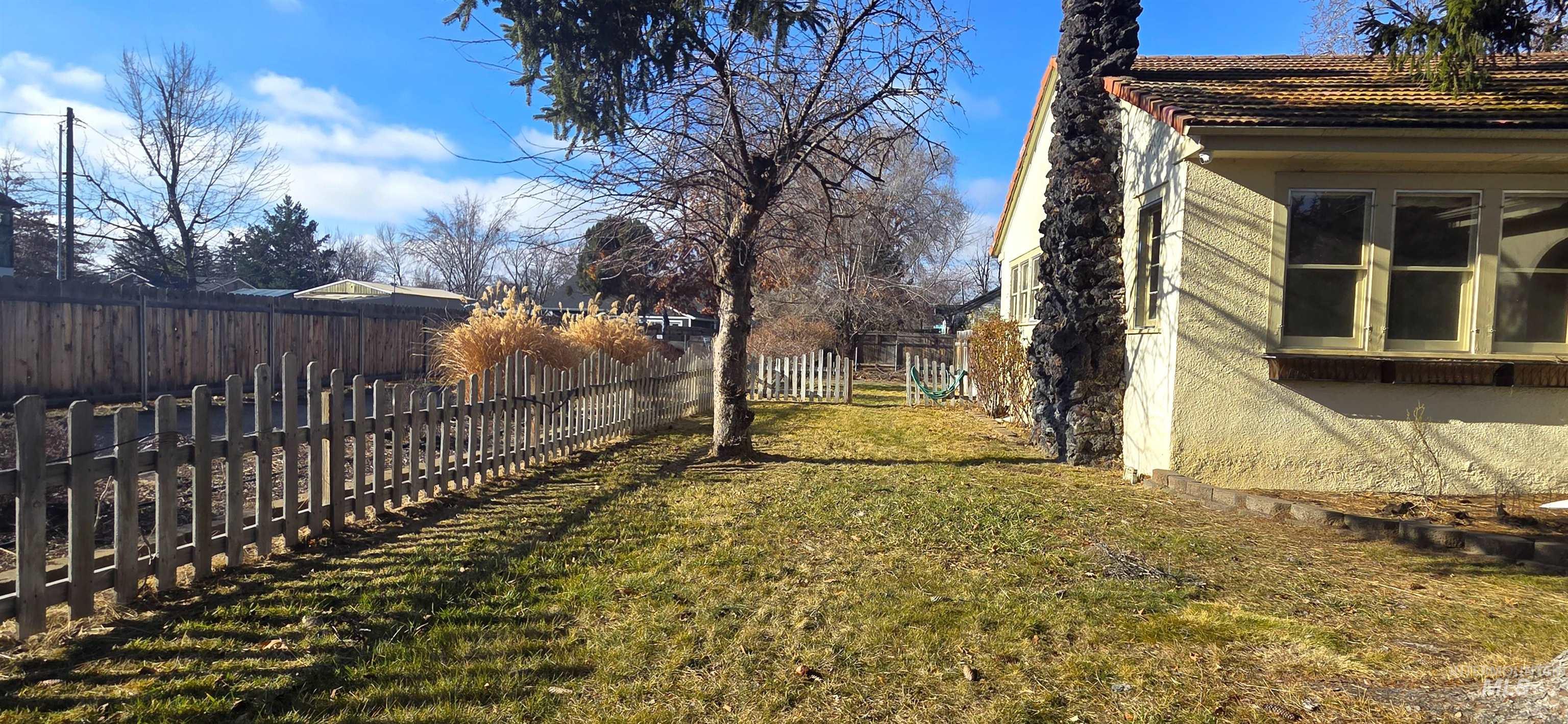 2305 South Gekeler Lane Boise, ID 83706 - Photo 30 of 33 View of fenced backyard