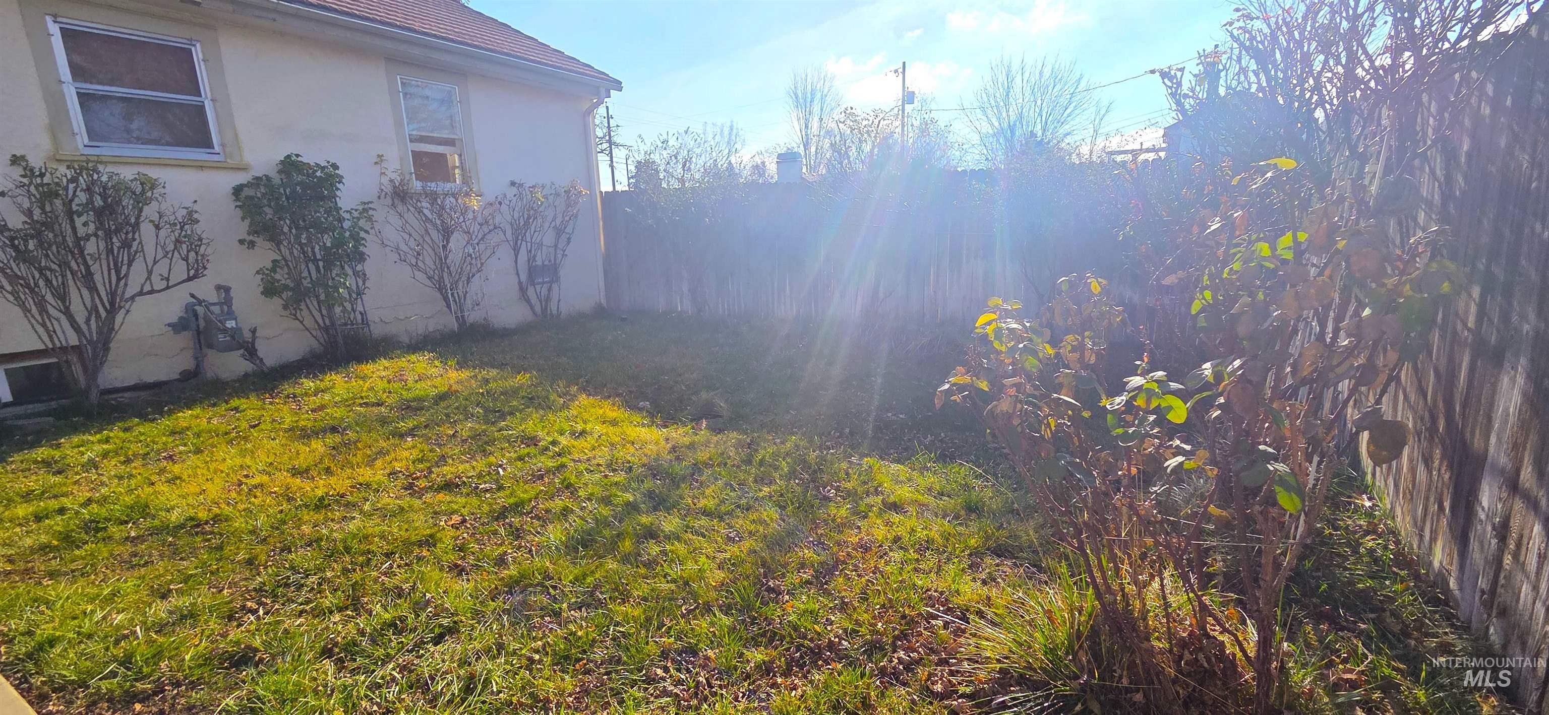 2305 South Gekeler Lane Boise, ID 83706 - Photo 32 of 33 View of yard