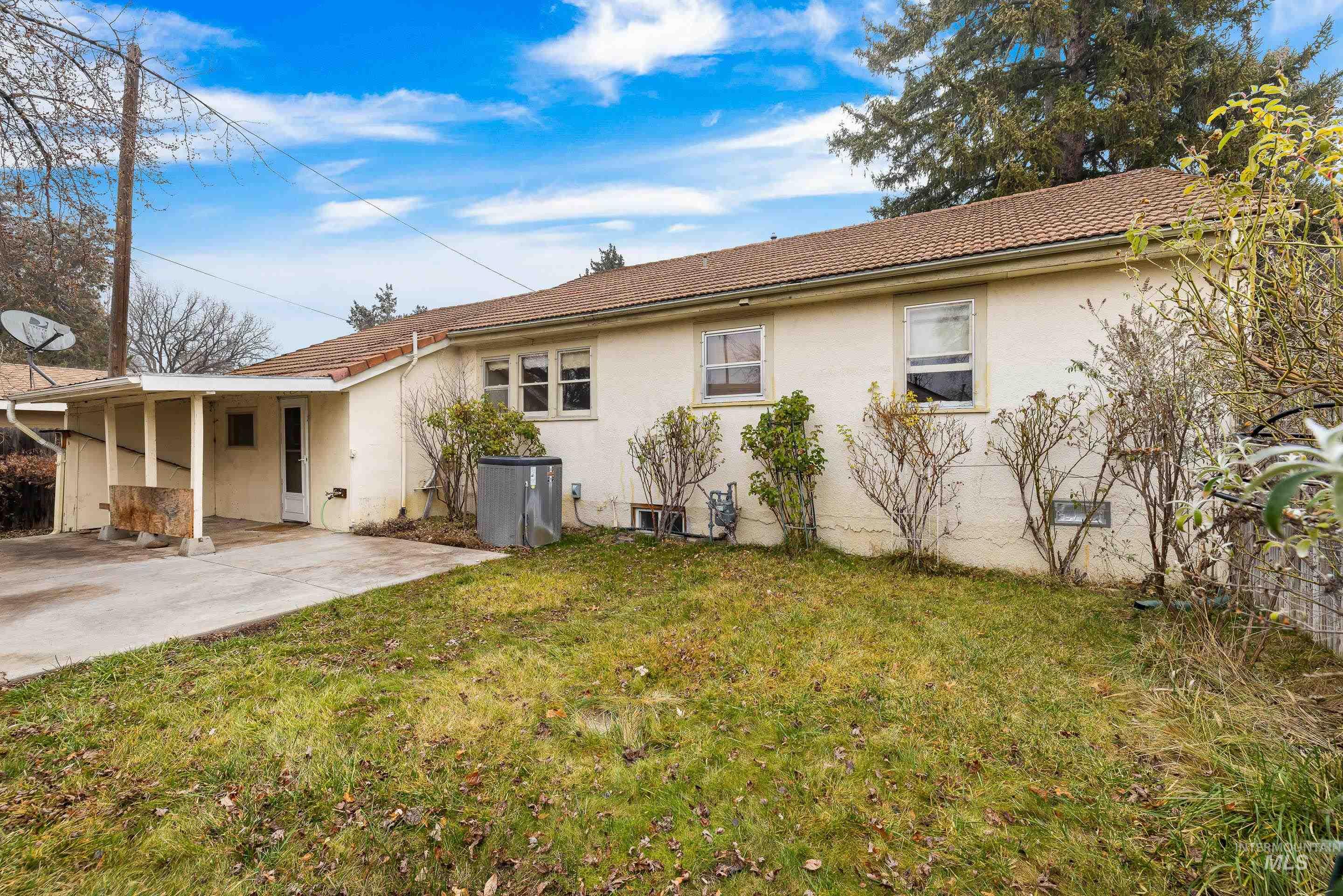 2305 South Gekeler Lane Boise, ID 83706 - Photo 33 of 33 View of front of home featuring a front yard, stucco siding, a patio area, and a tile roof