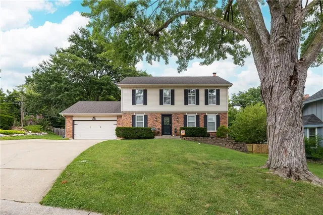 $434,000 | 3743 Northeast Woodland Court, Lee's Summit, MO 64064