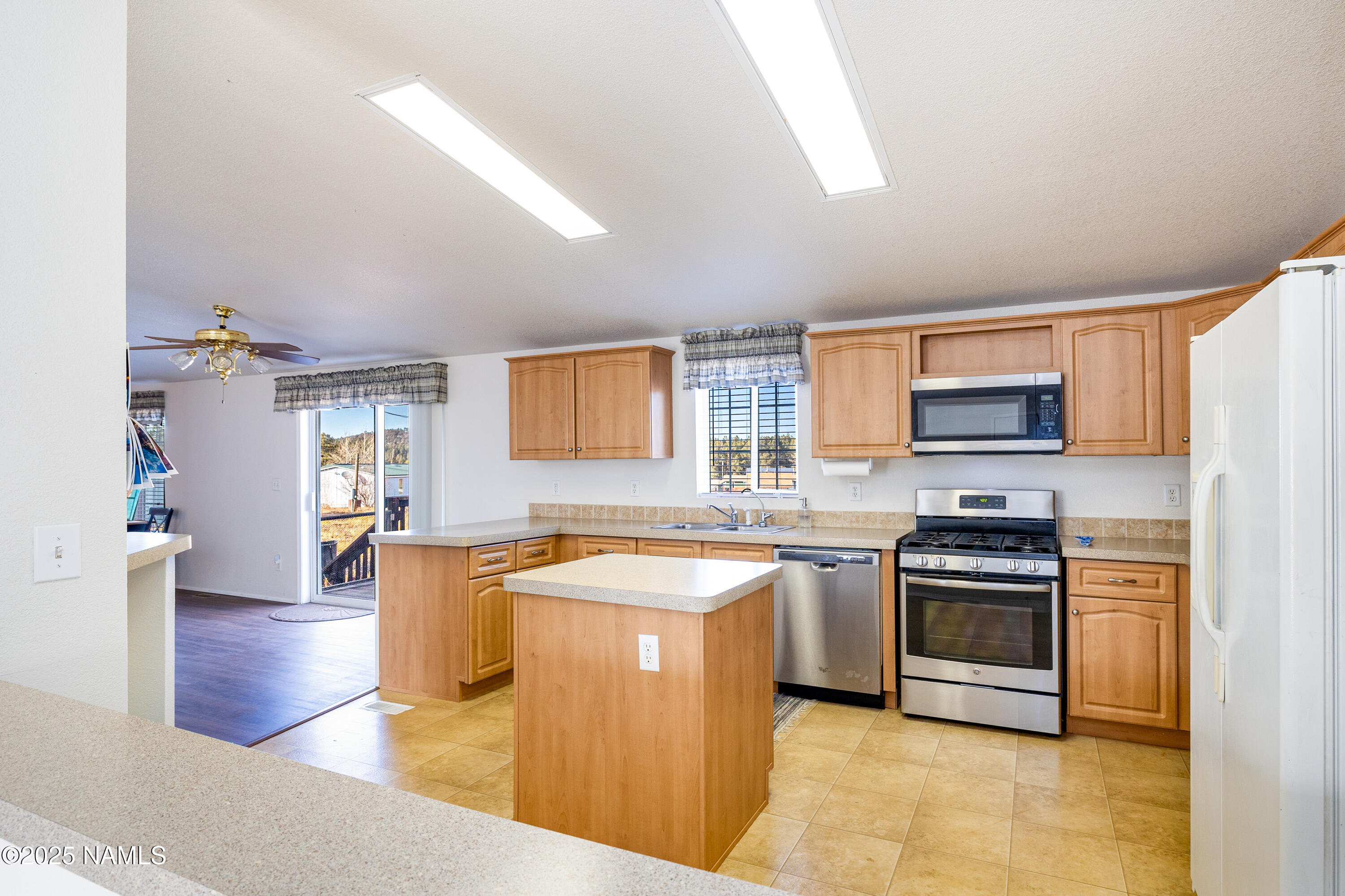 6389 Deer Farm Road Williams, AZ 86046 - Photo 7 of 23 Kitchen