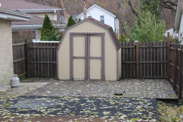 $225,000 | 5554 Linder Court, Crestwood, IL 60418