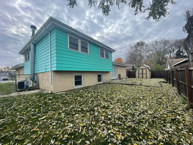 $225,000 | 5554 Linder Court, Crestwood, IL 60418