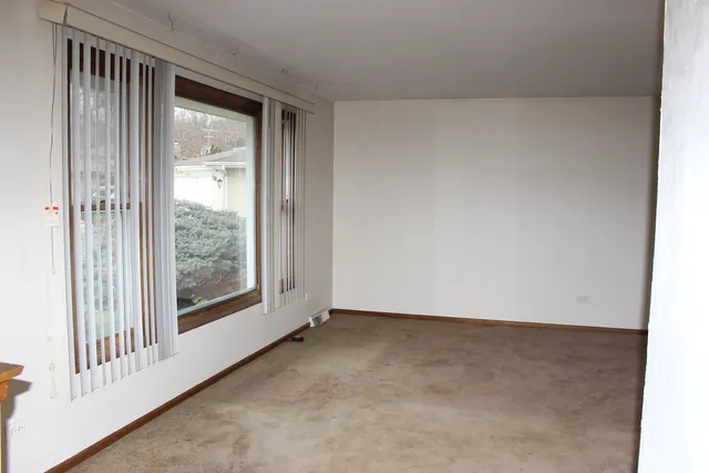 $225,000 | 5554 Linder Court, Crestwood, IL 60418