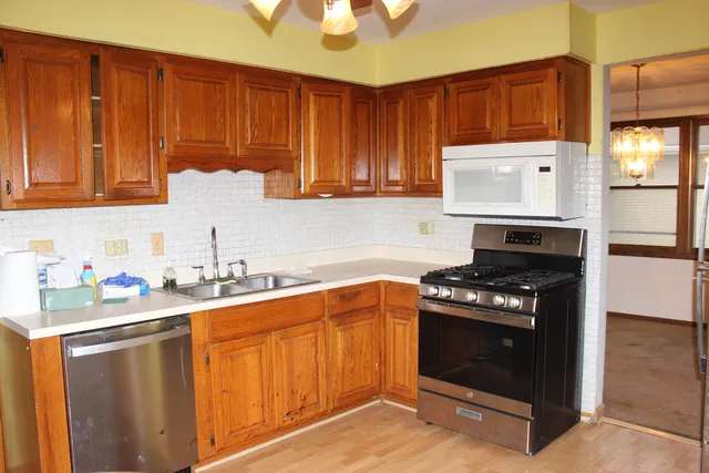 $225,000 | 5554 Linder Court, Crestwood, IL 60418