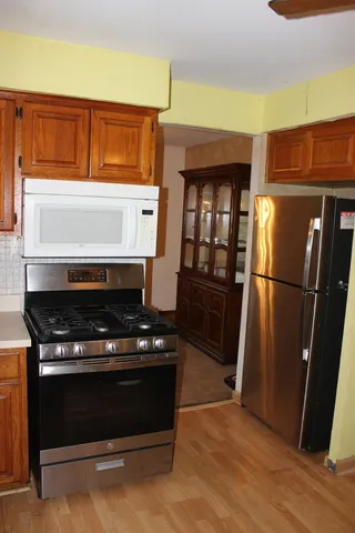 $225,000 | 5554 Linder Court, Crestwood, IL 60418