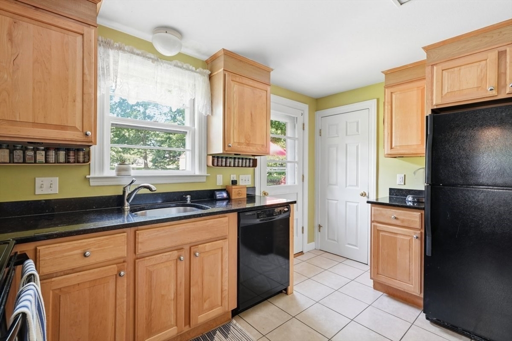 43 Jackson Road Scituate, MA 02066 - Photo 4 of 21