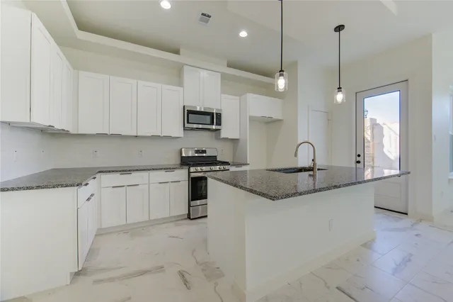 $3,200 | 2928 El Fenice Lane, Houston, TX 77057