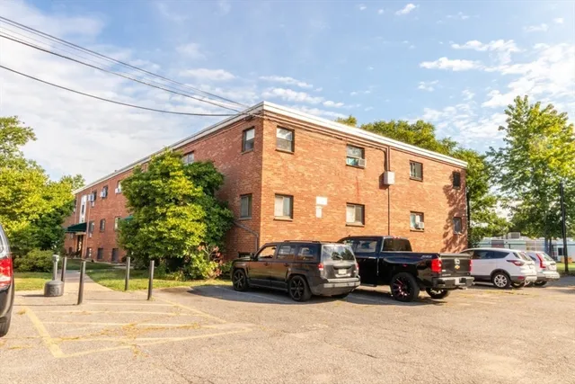 $2,600 | 590 American Legion Highway, Unit 6, Boston, MA 02131