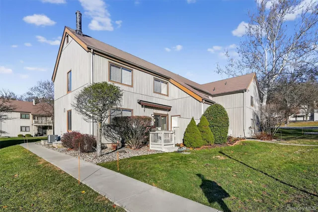 a view of a house with backyard