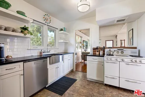 $1,750,000 | 667 Marine Street, Santa Monica, CA 90405