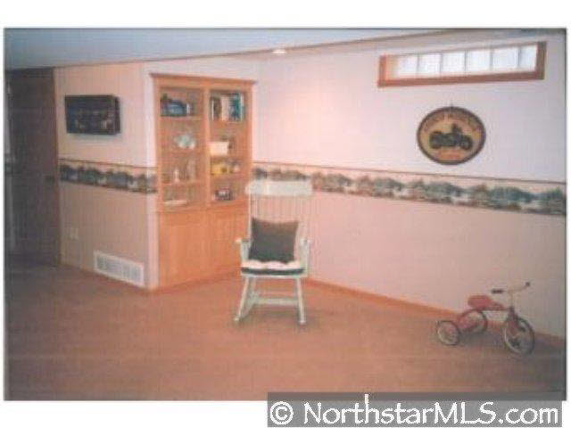 1095 County Rd H2 East St. Paul, MN 55127 - Photo 6 of 7 Gallery Image 6