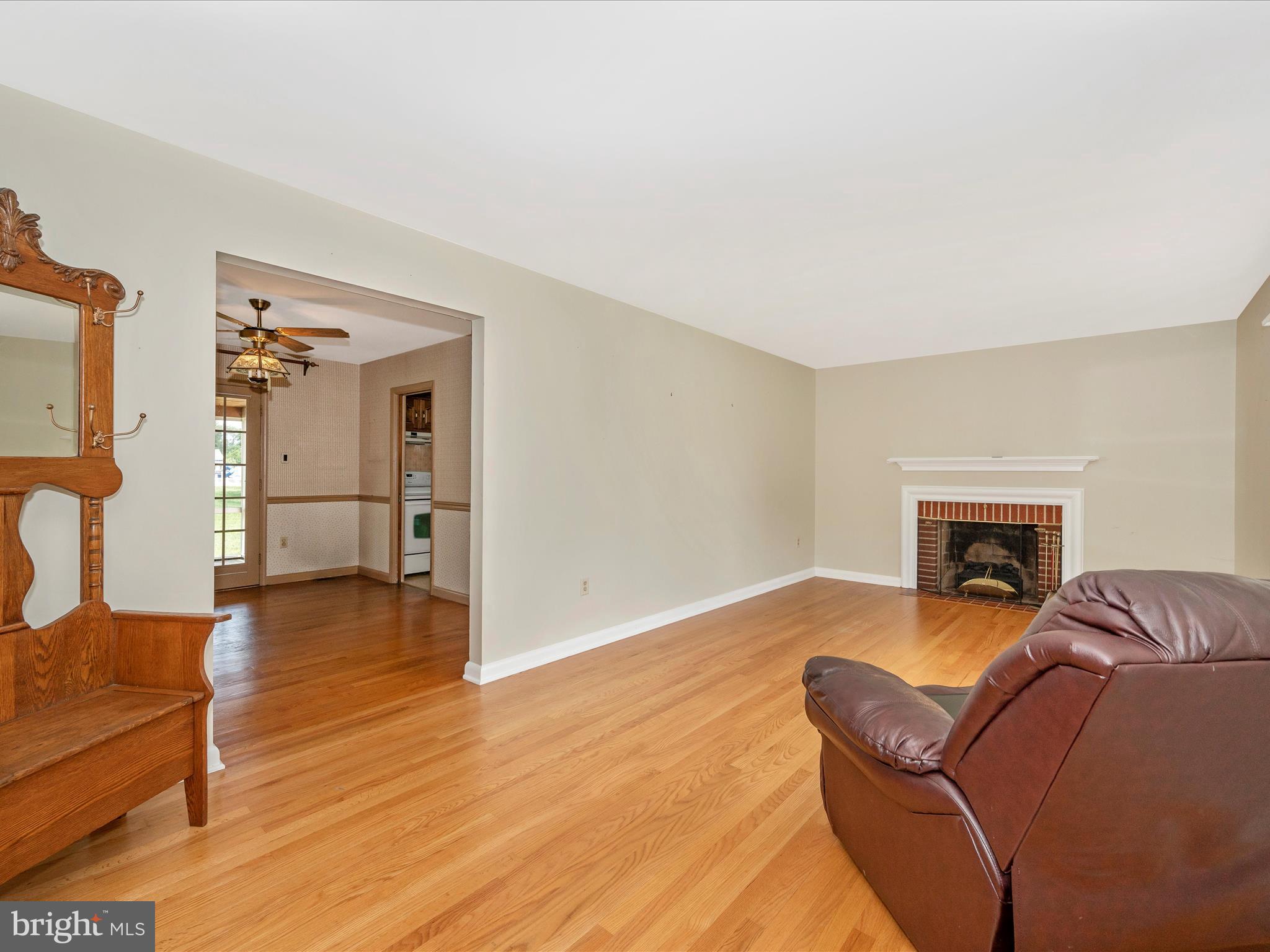40 Georgetown Road Walkersville, MD 21793 - Photo 6 of 52 Living Room