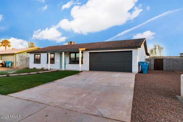 $2,650 | 3431 East Acoma Drive, Phoenix, AZ 85032