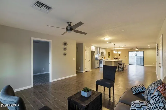 $2,650 | 3431 East Acoma Drive, Phoenix, AZ 85032