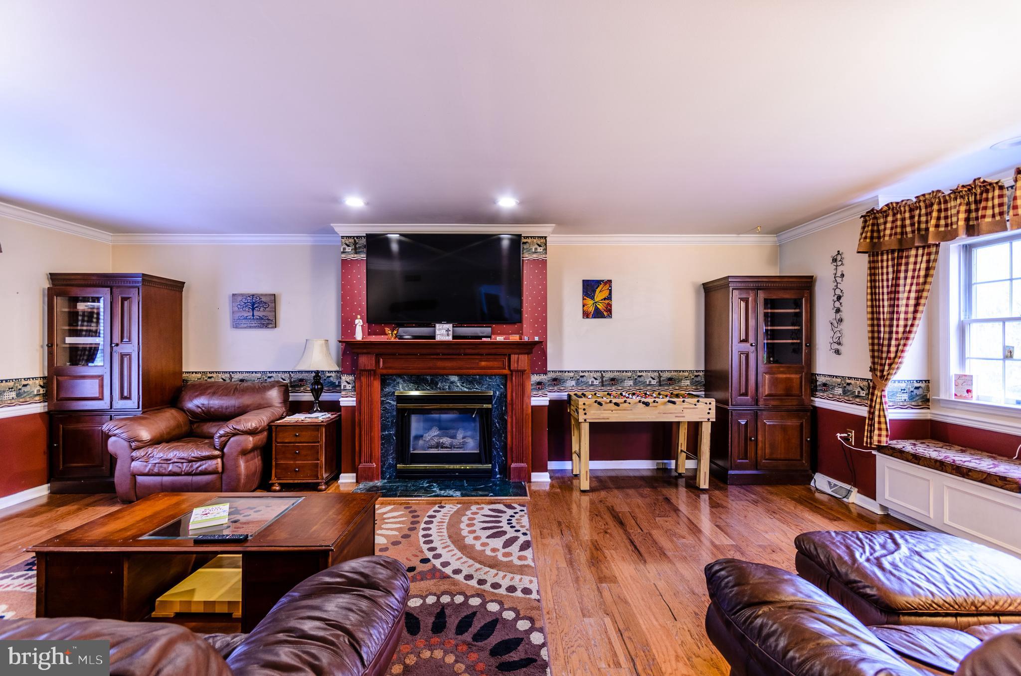 33 Manor Road York, PA 17403 - Photo 3 of 34 Gallery Image 3