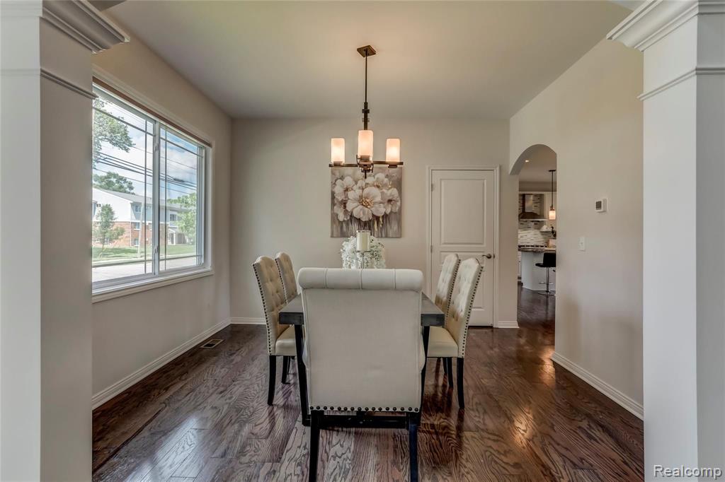 403 1st Street Rochester, MI 48307 - Photo 7 of 40