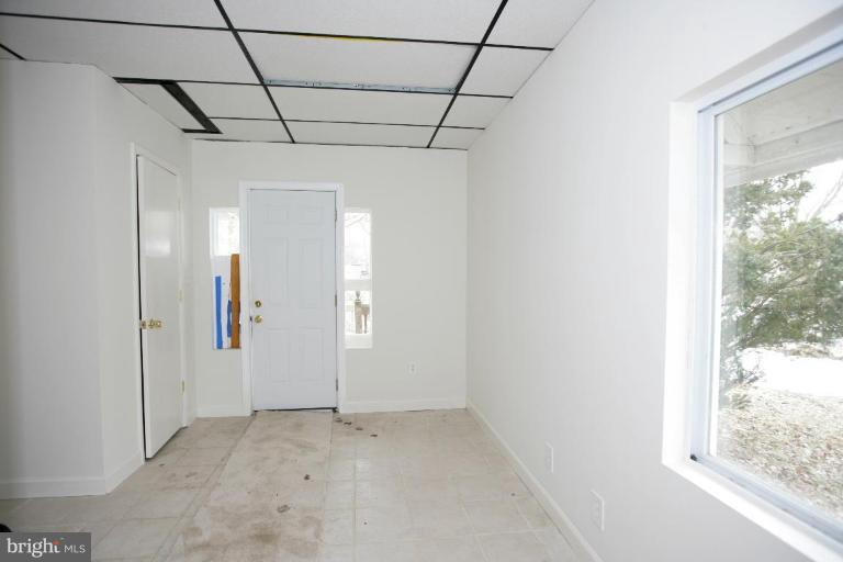 4232 Round Hill Road Silver Spring, MD 20906 - Photo 7 of 13 Entrance / Foyer