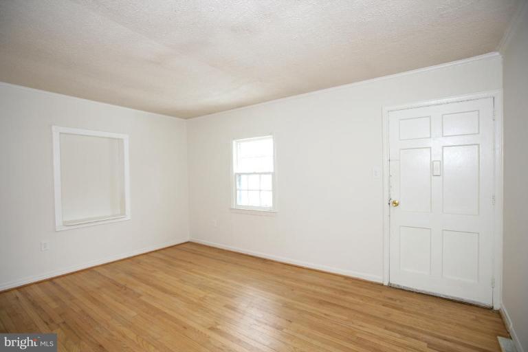 4232 Round Hill Road Silver Spring, MD 20906 - Photo 9 of 13 Living Room