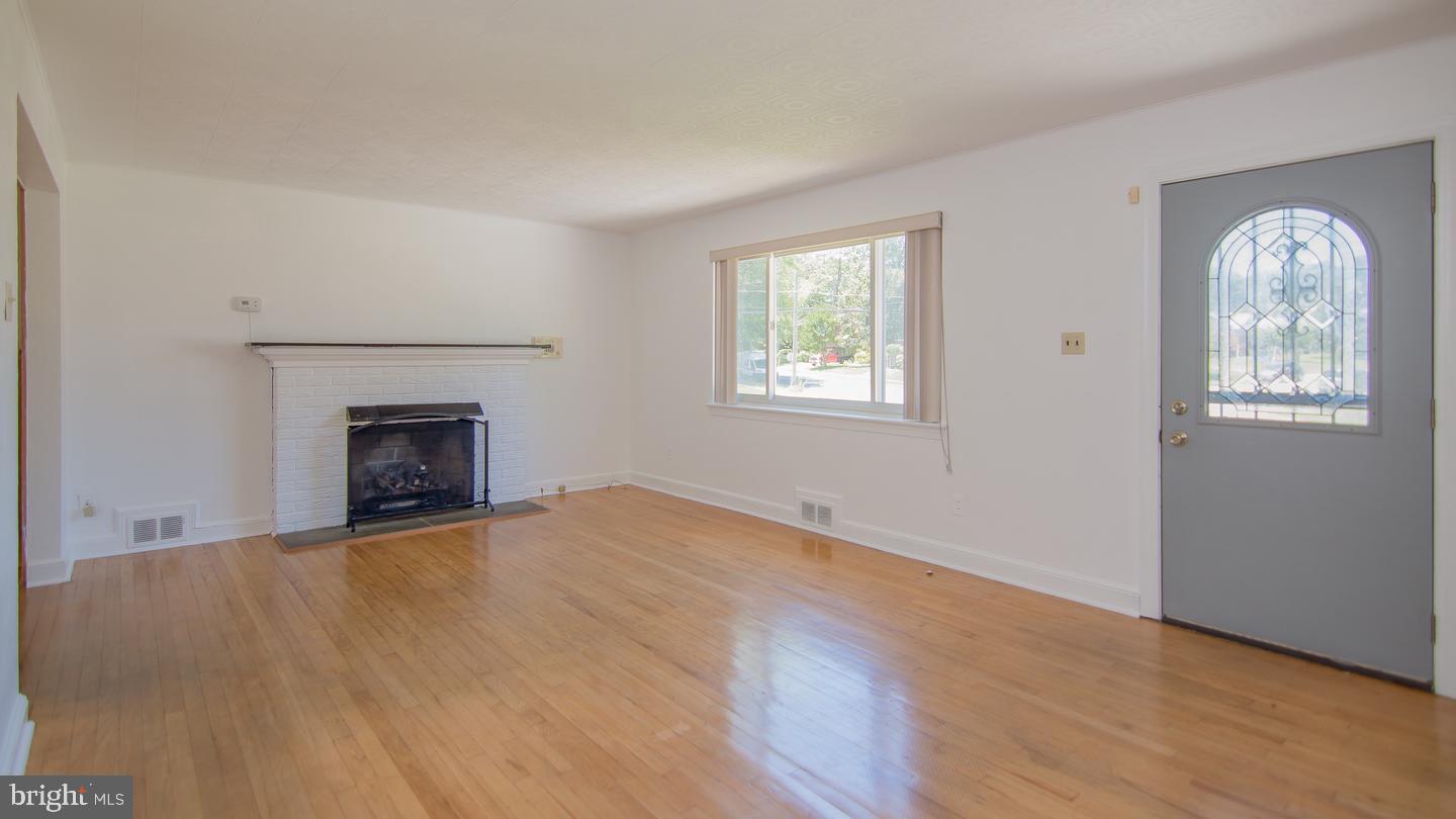 6023 Dinwiddie Street Springfield, VA 22150 - Photo 3 of 44