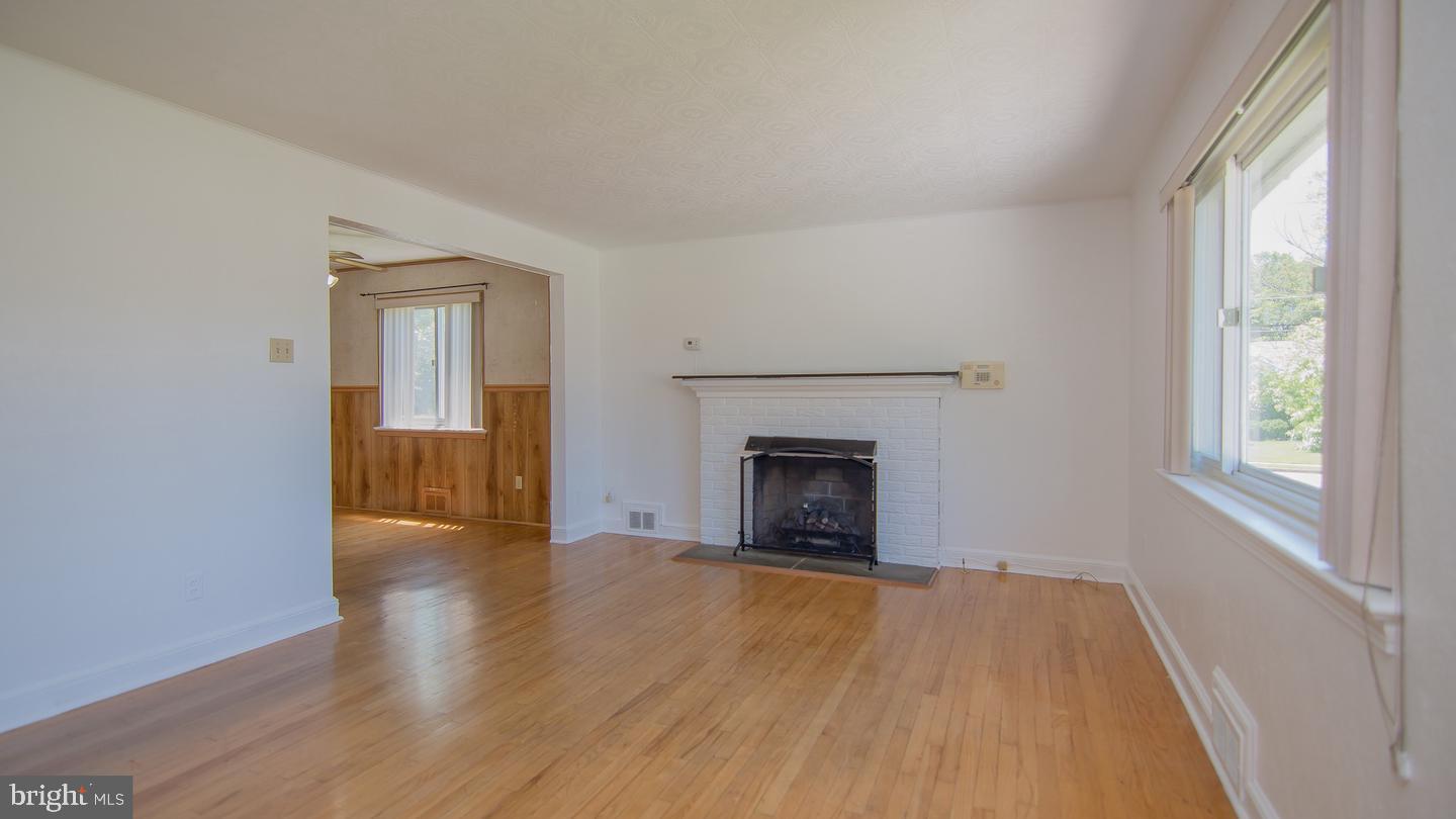 6023 Dinwiddie Street Springfield, VA 22150 - Photo 4 of 44