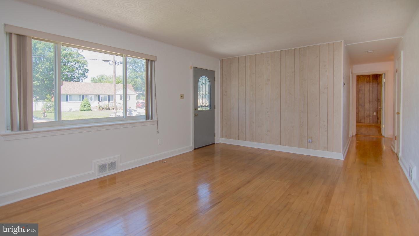 6023 Dinwiddie Street Springfield, VA 22150 - Photo 5 of 44