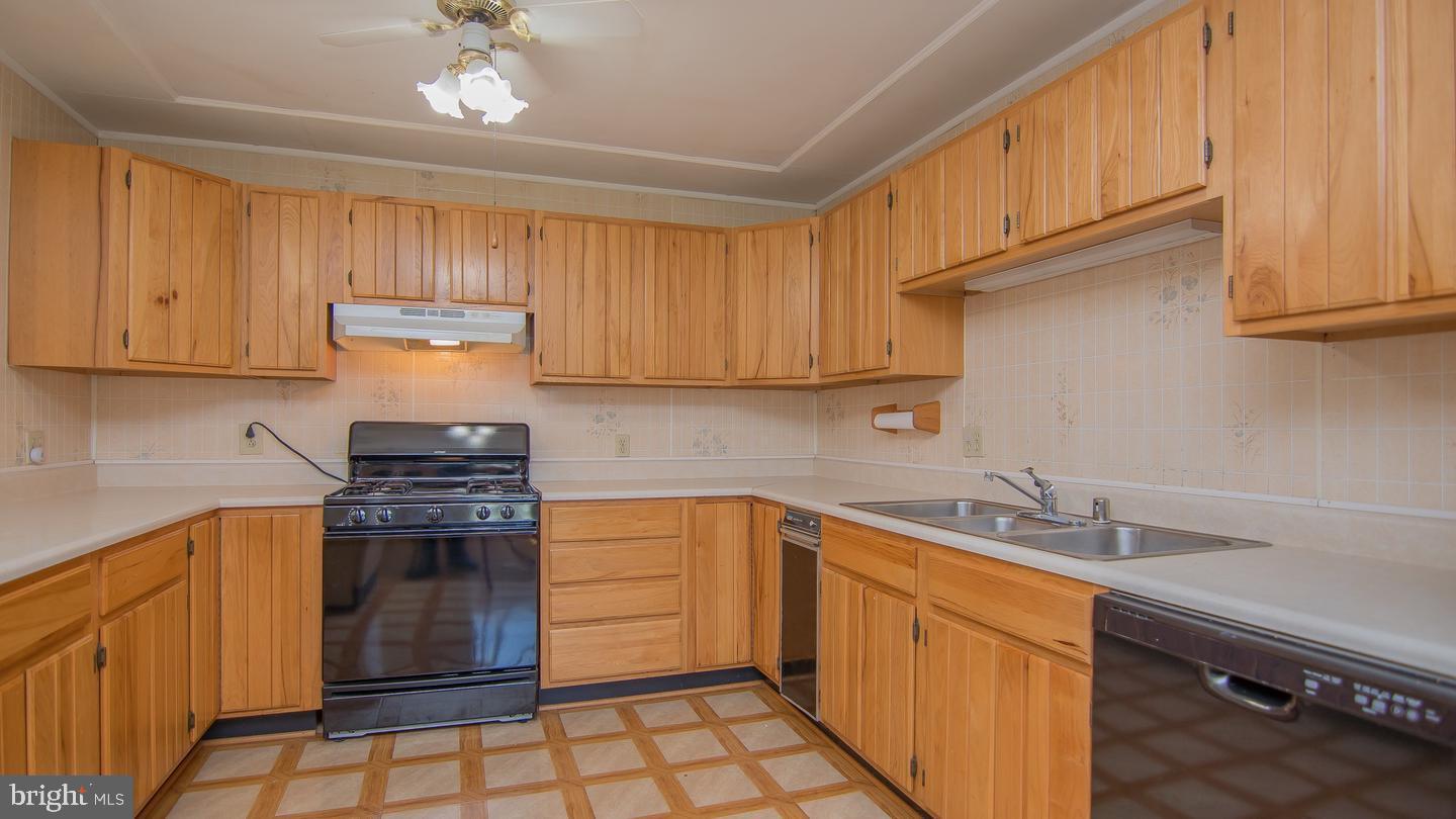 6023 Dinwiddie Street Springfield, VA 22150 - Photo 8 of 44