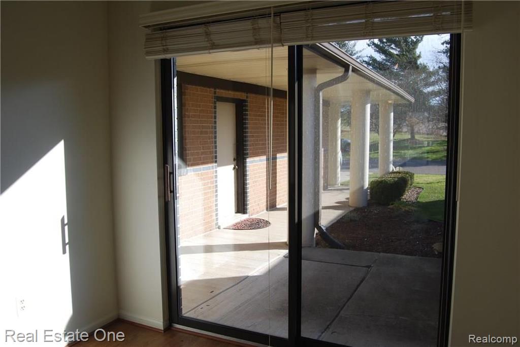924 Wexford Way, Unit 10 Rochester Hills, MI 48307 - Photo 3 of 25