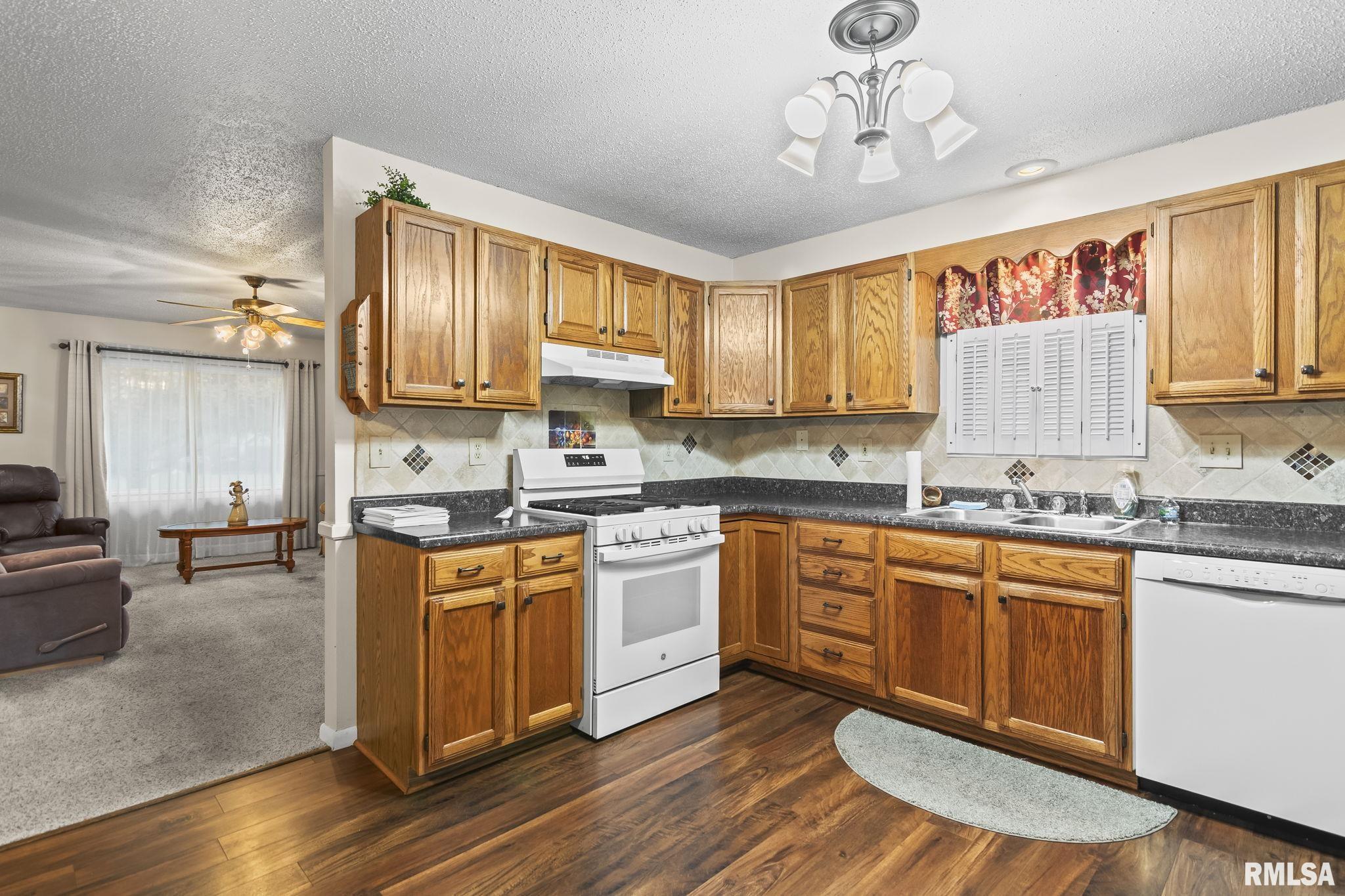 217 Walnut Valley Drive Springfield, IL 62707 - Photo 11 of 31