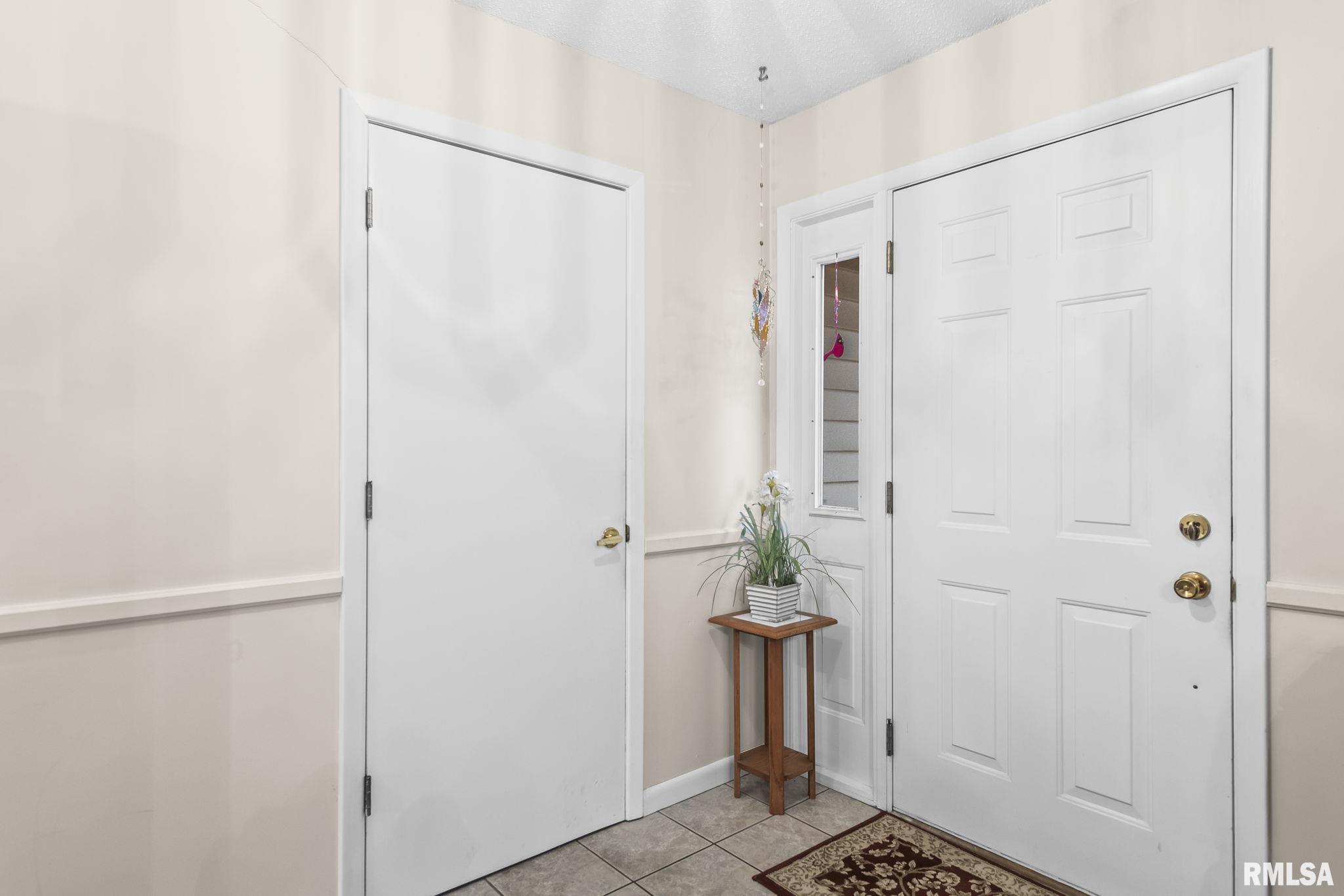 217 Walnut Valley Drive Springfield, IL 62707 - Photo 2 of 31