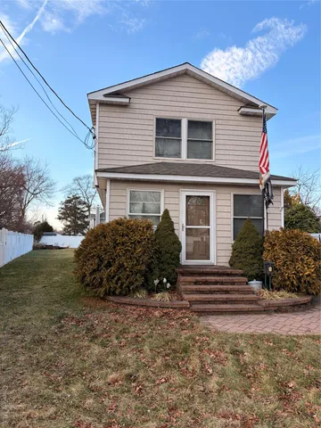 $549,999 | 104 Hawthorne Avenue, West Babylon, NY 11704