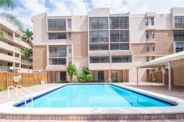 $2,000 | 6800 Cypress Road, Unit 512, Plantation, FL 33317