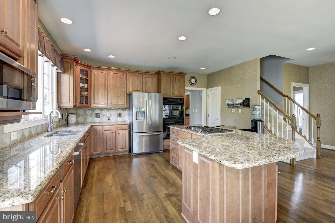 17522 Kinloch Ridge Court Leesburg, VA 20175 - Photo 14 of 30 Kitchen