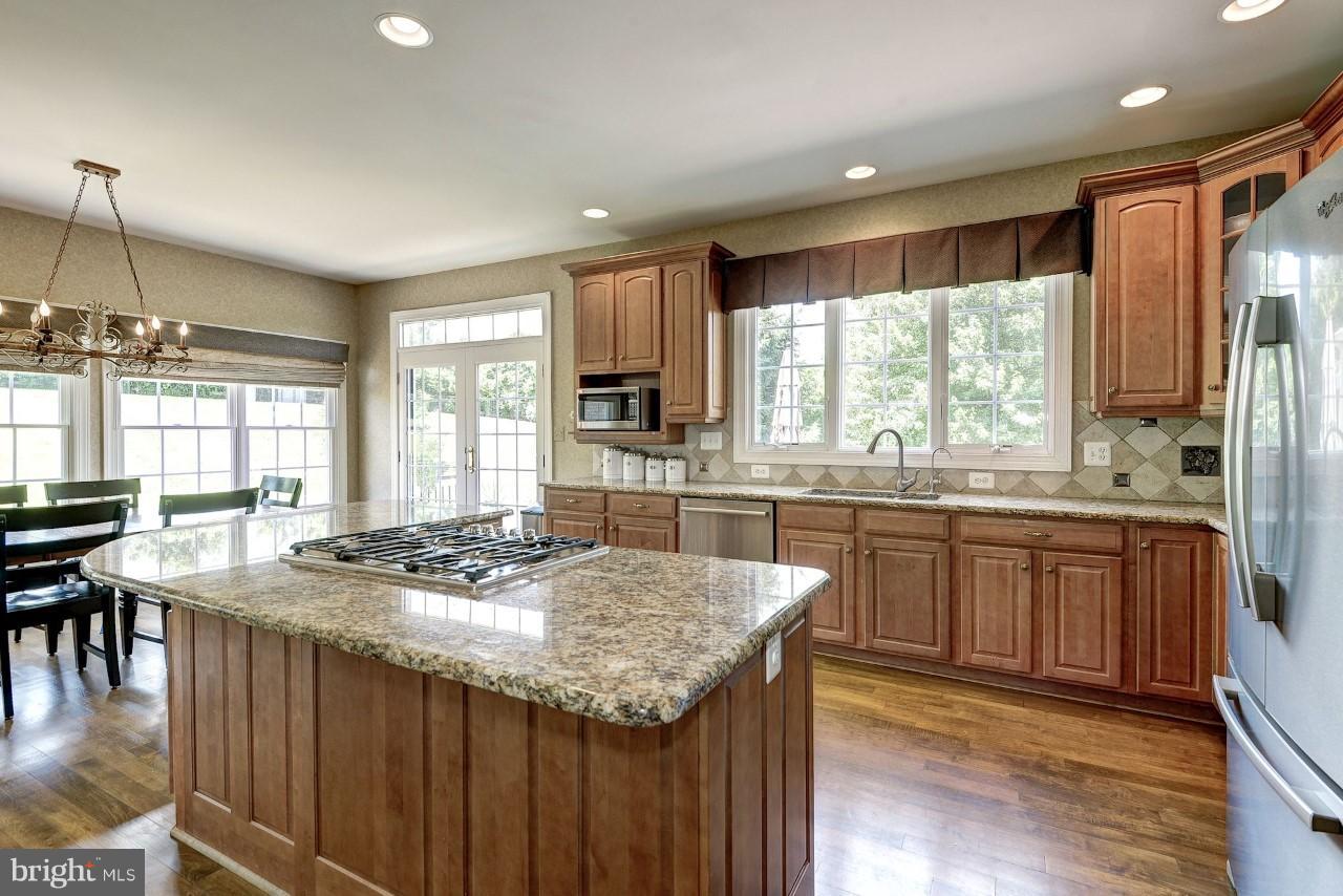 17522 Kinloch Ridge Court Leesburg, VA 20175 - Photo 15 of 30 Kitchen