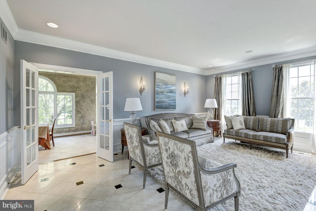 17522 Kinloch Ridge Court Leesburg, VA 20175 - Photo 4 of 30 Living Room