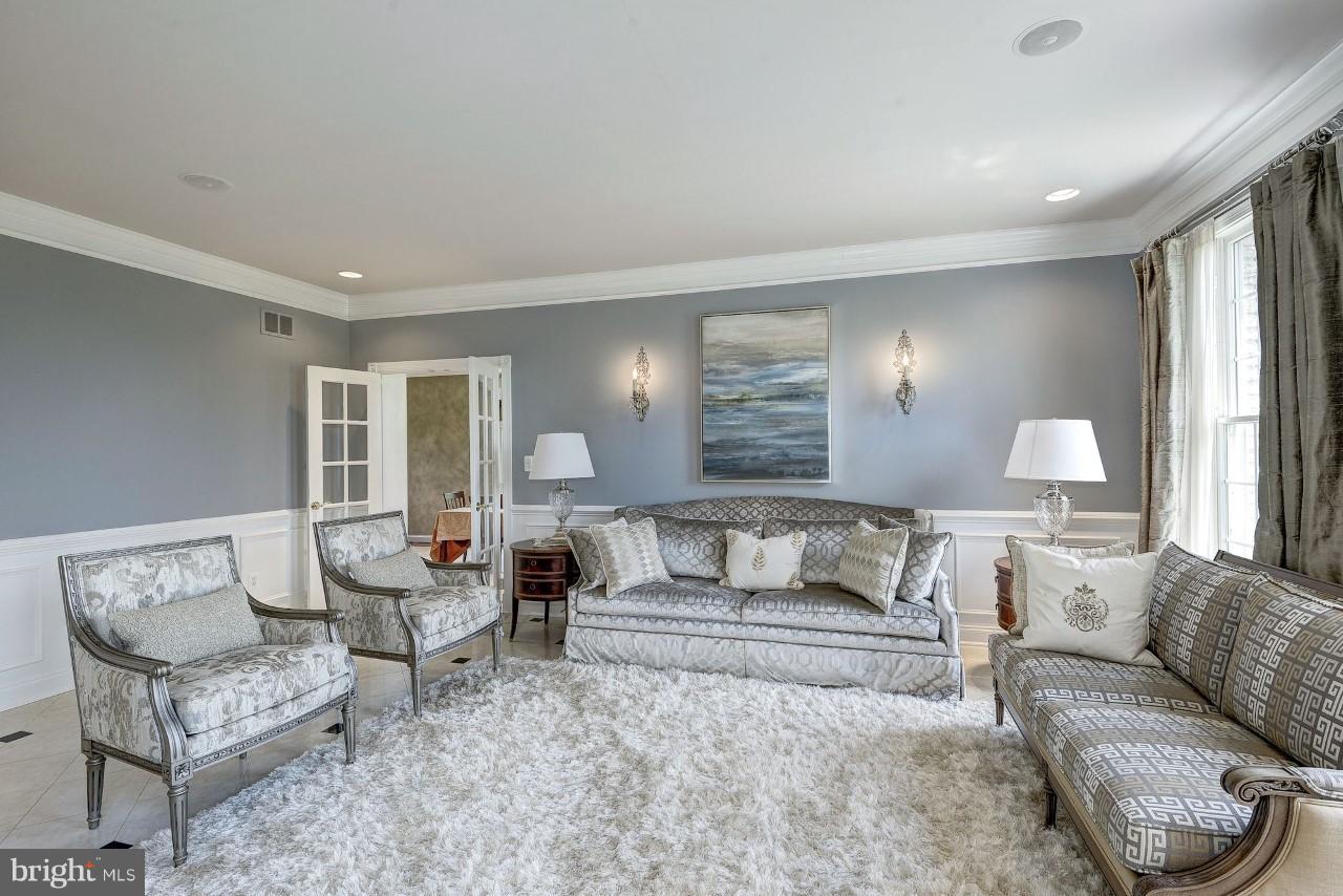 17522 Kinloch Ridge Court Leesburg, VA 20175 - Photo 5 of 30 Living Room