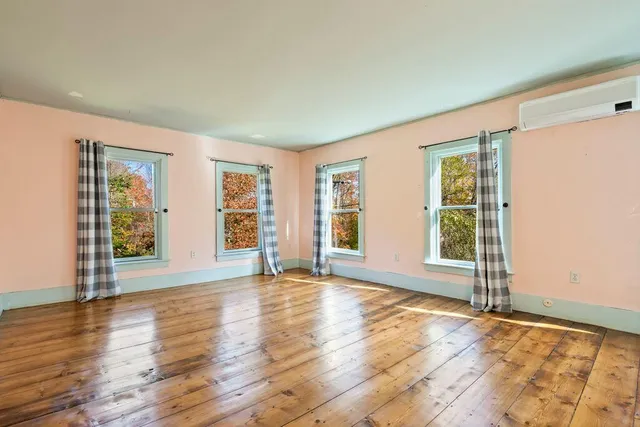 $399,999 | 192 Turkey Lane, Winthrop, ME 04364