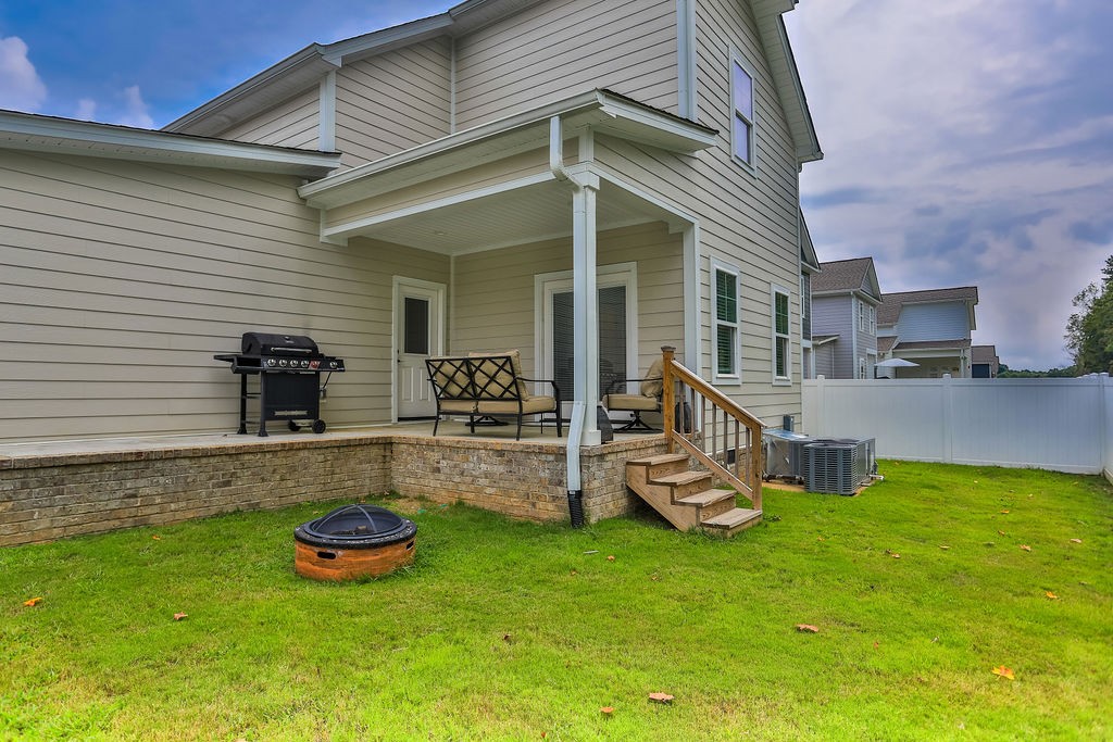 13 Sycamore Ridge West Burns, TN 37029 - Photo 22 of 24 a front view of a house with garden