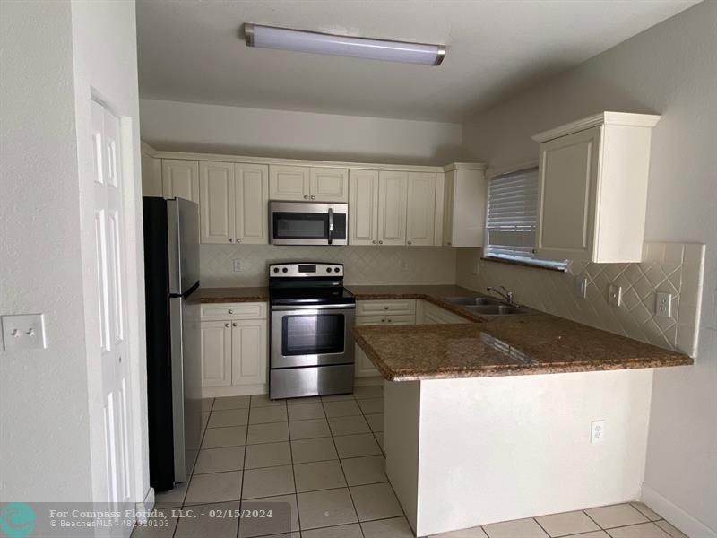 2730 Northeast 4th St Unit 105  