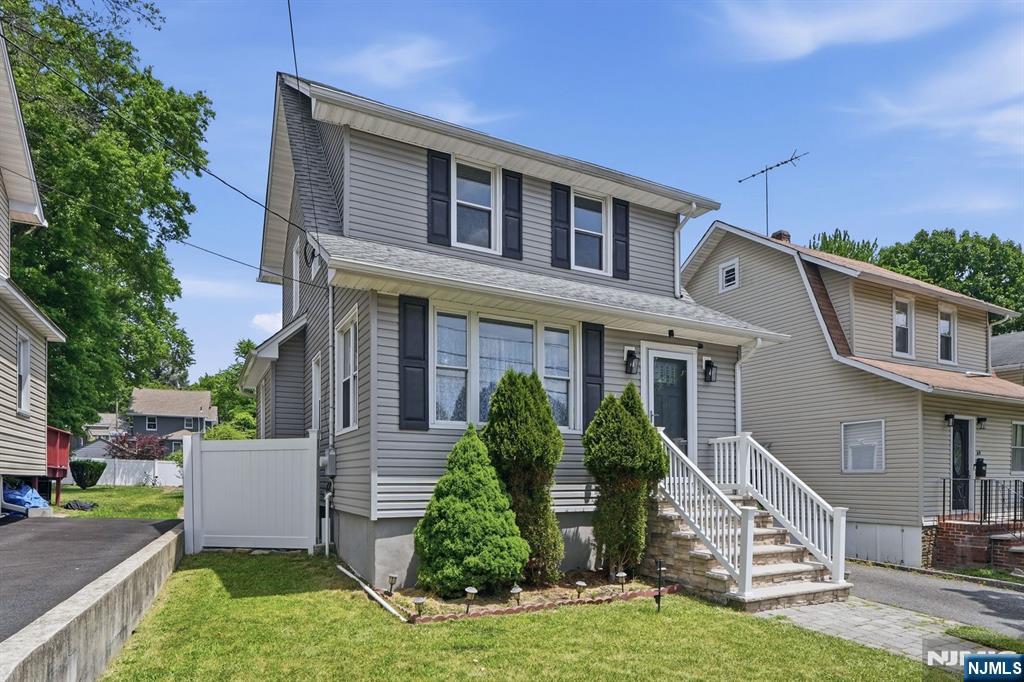 65 Franklin Road Teaneck, NJ 07666 - Photo 3 of 41