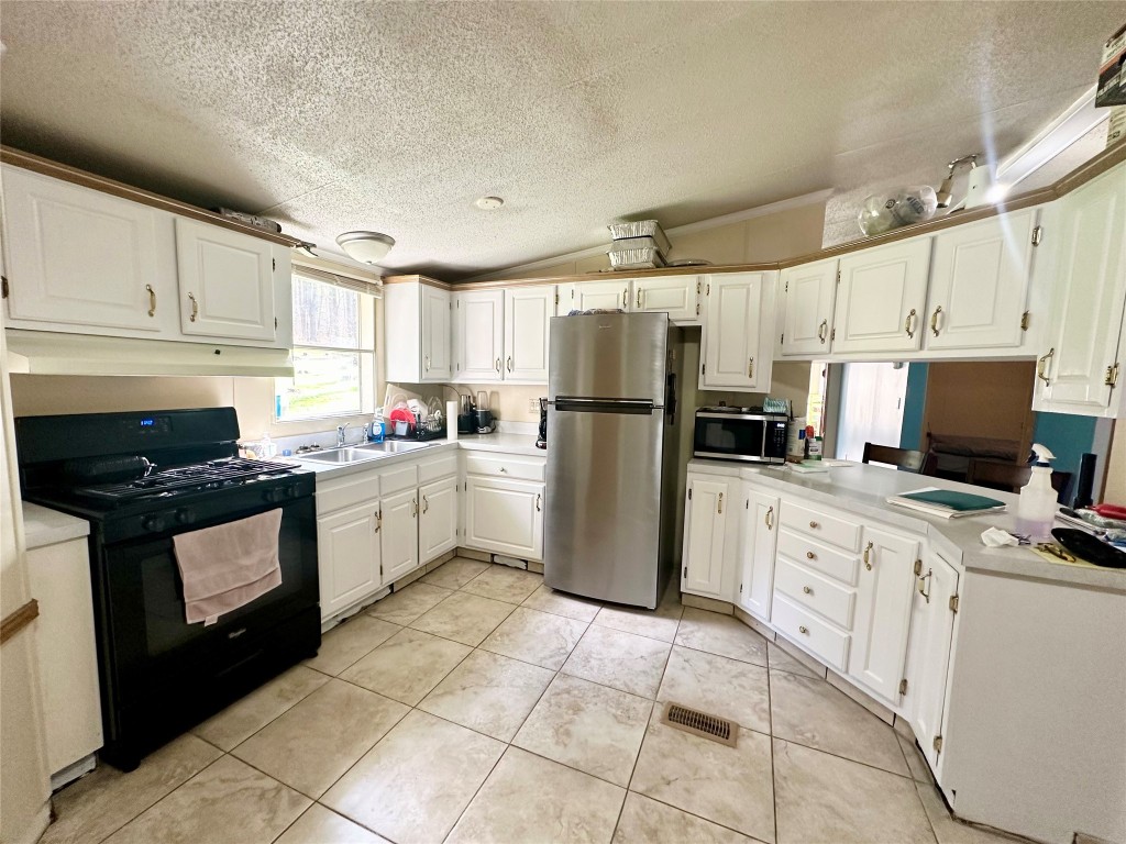 136 Alexander Road Chenango Forks, NY 13746 - Photo 9 of 32 Gallery Image 9