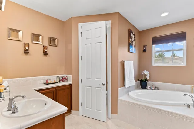 $899,000 | 2878 East Omaha Avenue, Fresno, CA 93720