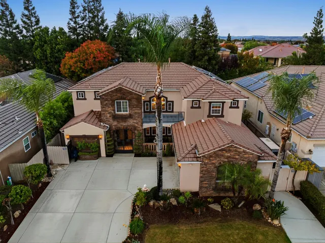 $899,000 | 2878 East Omaha Avenue, Fresno, CA 93720