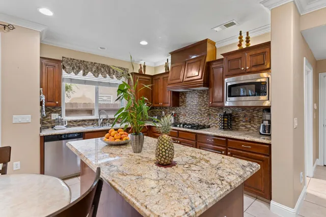 $899,000 | 2878 East Omaha Avenue, Fresno, CA 93720