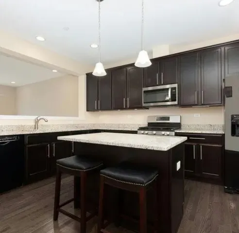 $2,900 | 2942 Madison Drive, Naperville, IL 60564