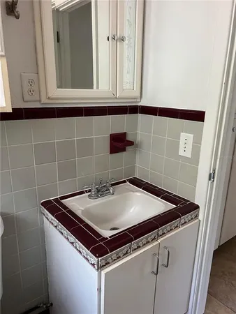 $2,250 | 2428 Waldemere Street, Sarasota, FL 34239