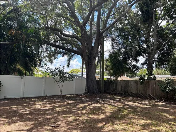$2,250 | 2428 Waldemere Street, Sarasota, FL 34239