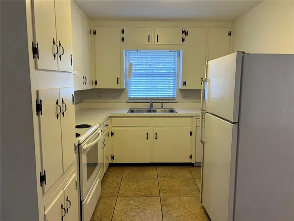 $2,250 | 2428 Waldemere Street, Sarasota, FL 34239