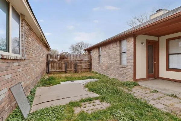 a view of house with backyard and garden